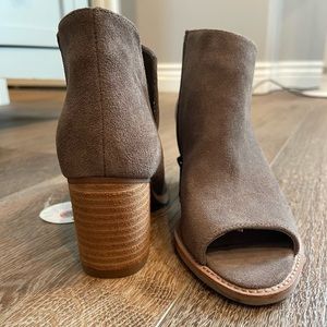 Blondo Women’s Bootie, brown suede